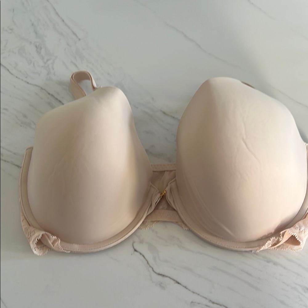 Victoria’s Secret Uplift Plunge Beige Bra NWT